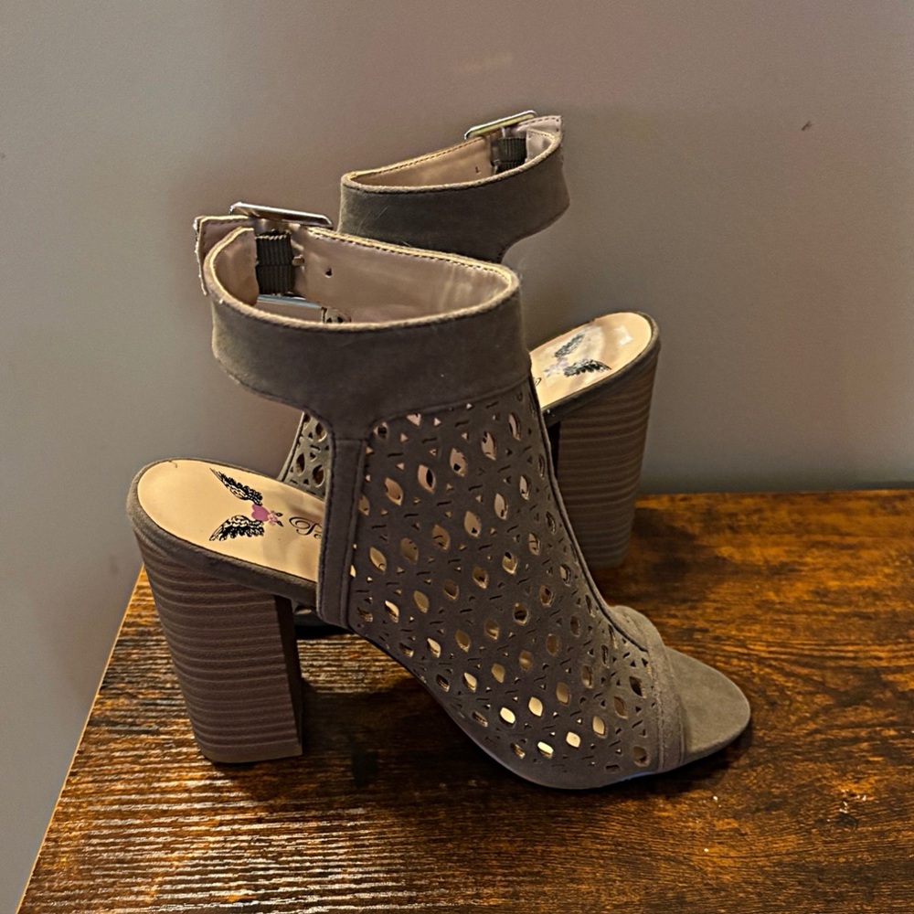 Penny Loves Kenny Light Brown Chunky Heel Sandals